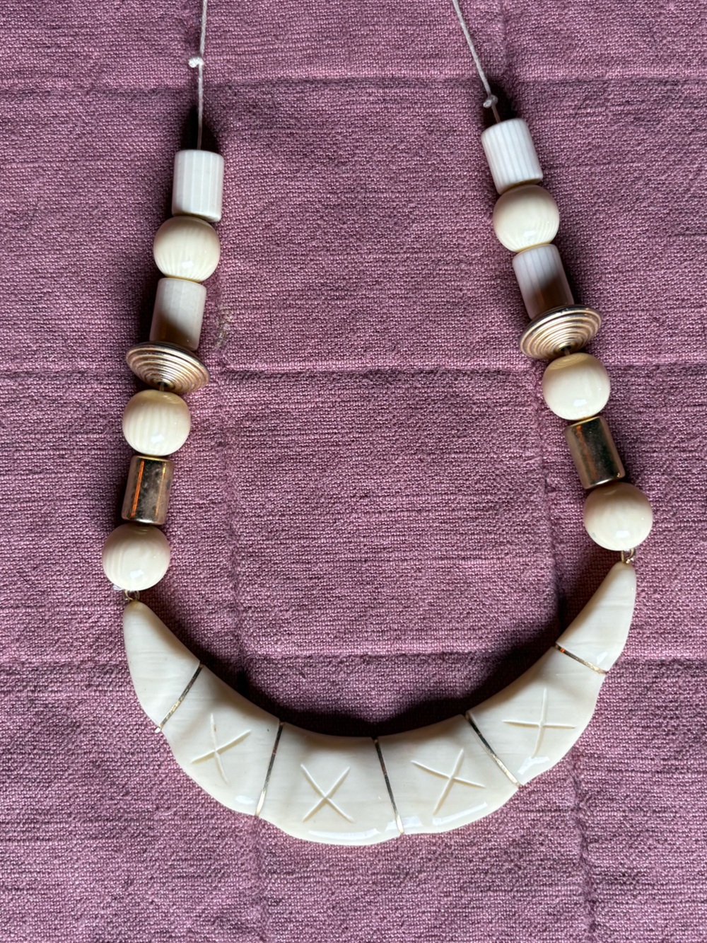 Vintage White and Gold beaded Necklace- Statement necklace - Picture 3 of 7